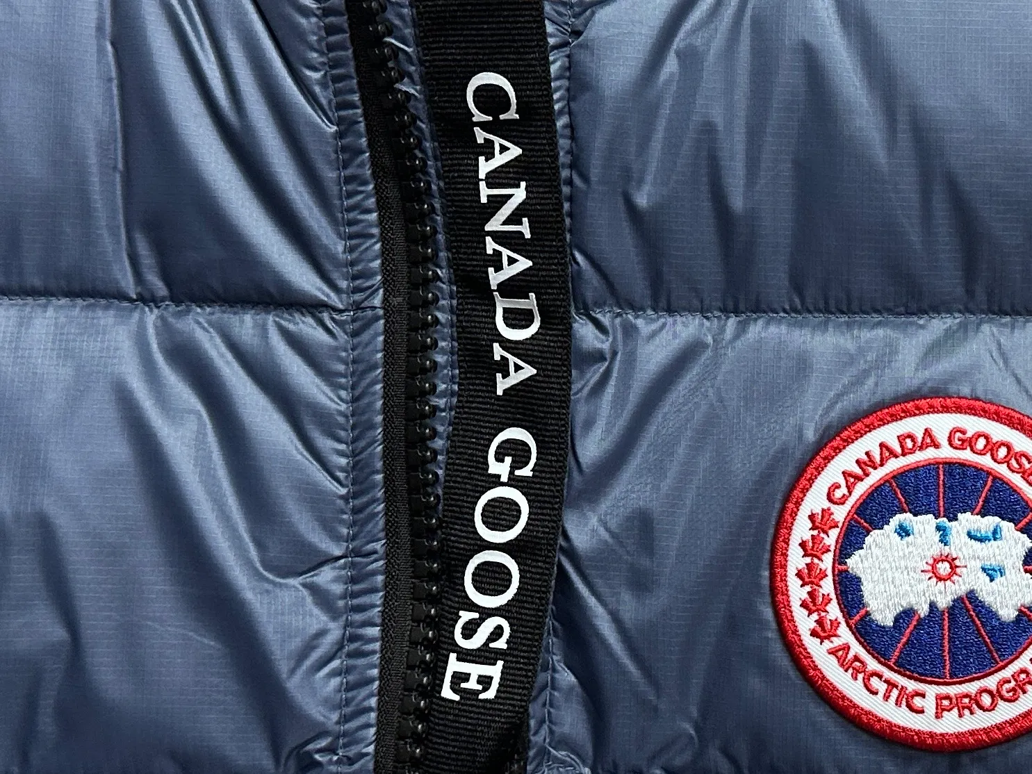 P560 [Canada Goose] CROFTON light down vest R water-repellent treatment Winall windproof fabric 700-fill down capacity Original molding Detailed production The upper body effect is stunning Exclusively available on the Xiaohongshu purchasing platform The highest version on the market Code number: XS-XXL